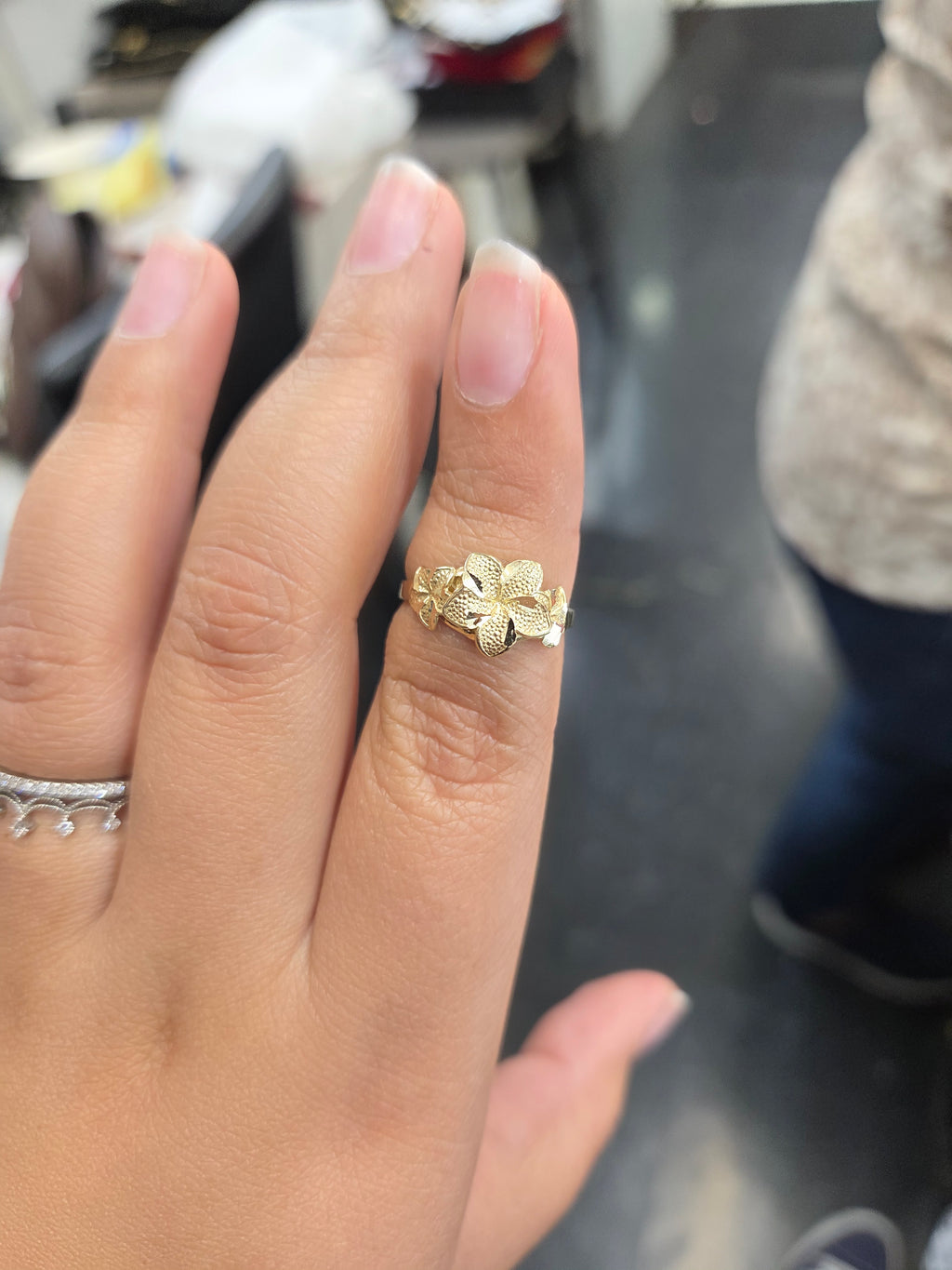 Anillo de flor hawaiana