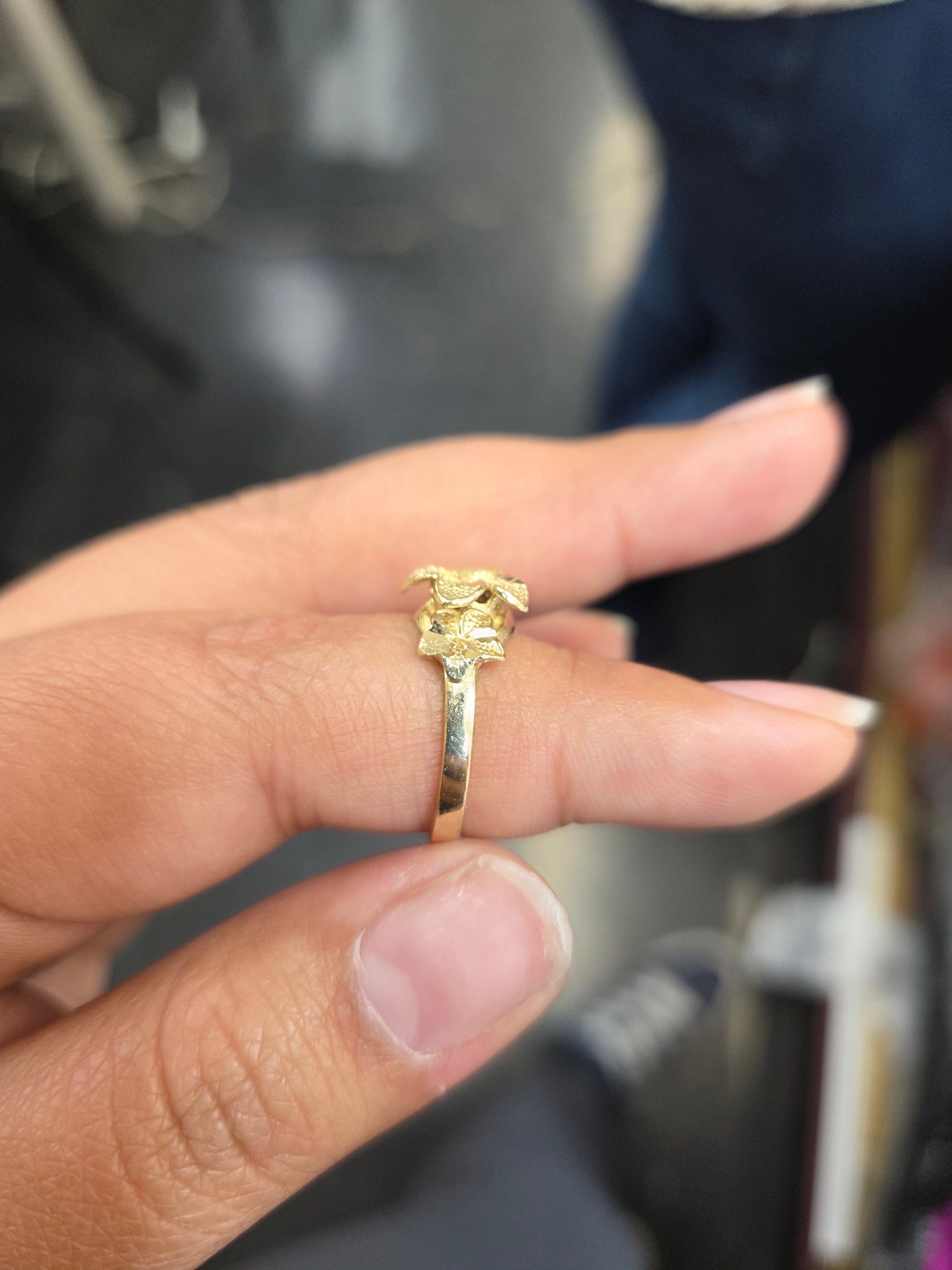 Anillo de flor hawaiana